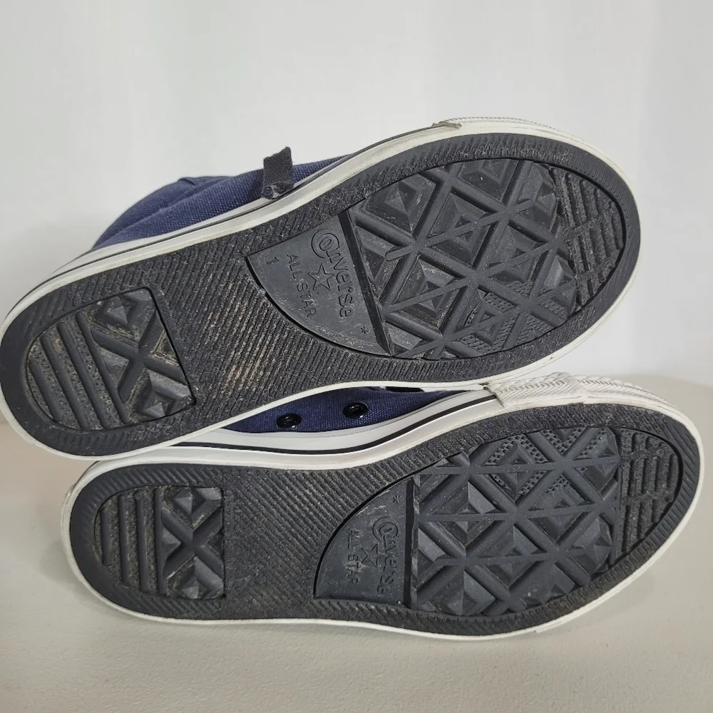 Converse Kids Chuck Taylor All Star Sneaker - Size 1